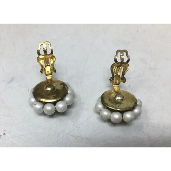 Vintage Women's White, Blue and Gold Tone Beaded Flower Shaped Clip on Earrings - Picture 4 of 5